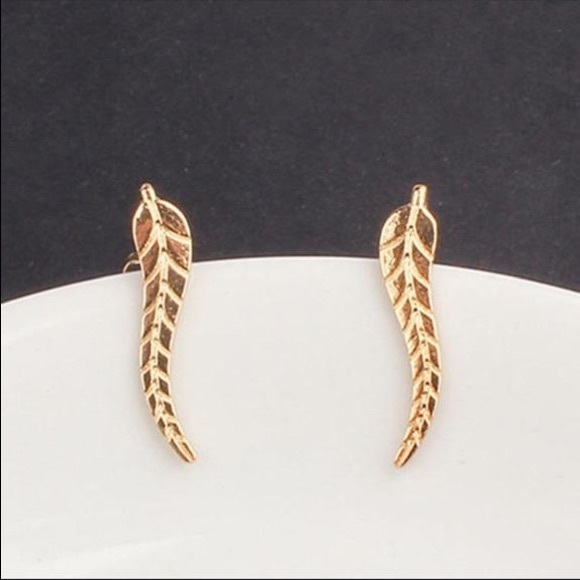 Gold Leaf Shape Cuff Earrings - Picture 2 of 4